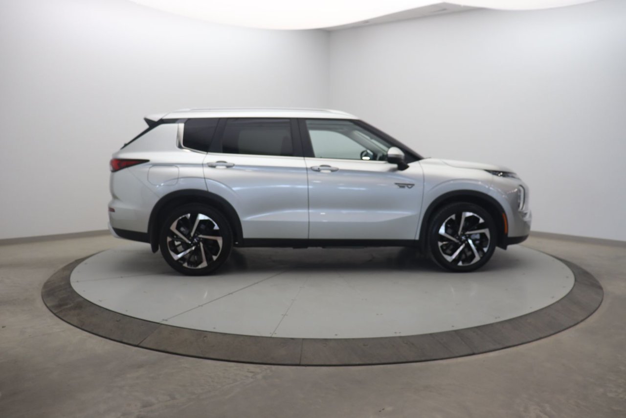 Mitsubishi Outlander PHEV NIV JA4T5VA95RZ626512 2024 Argent Baie-Comeau - photo #2