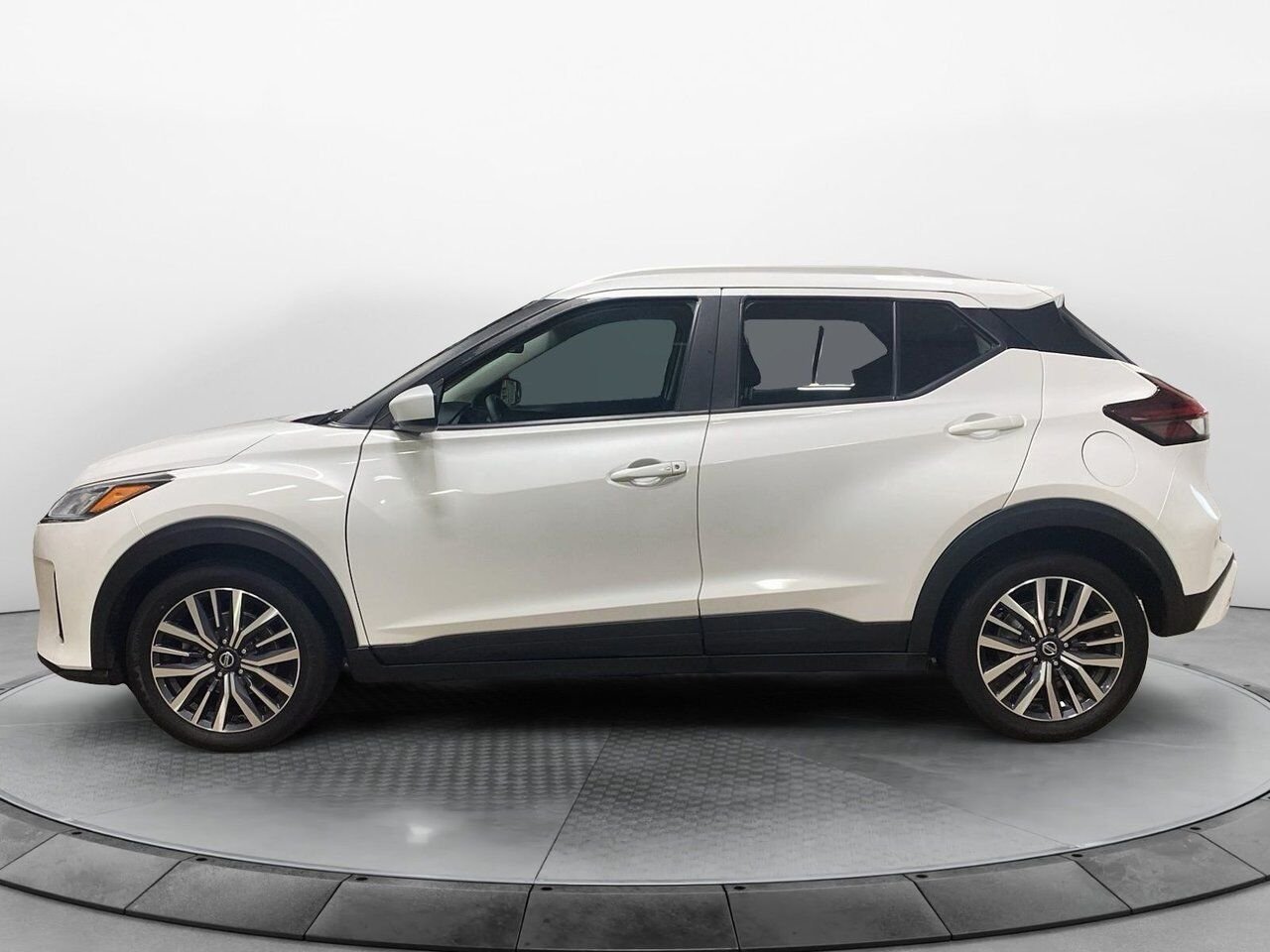 2021 Nissan Kicks VIN 3N1CP5CV4ML527676 White Baie-Comeau - photo #2