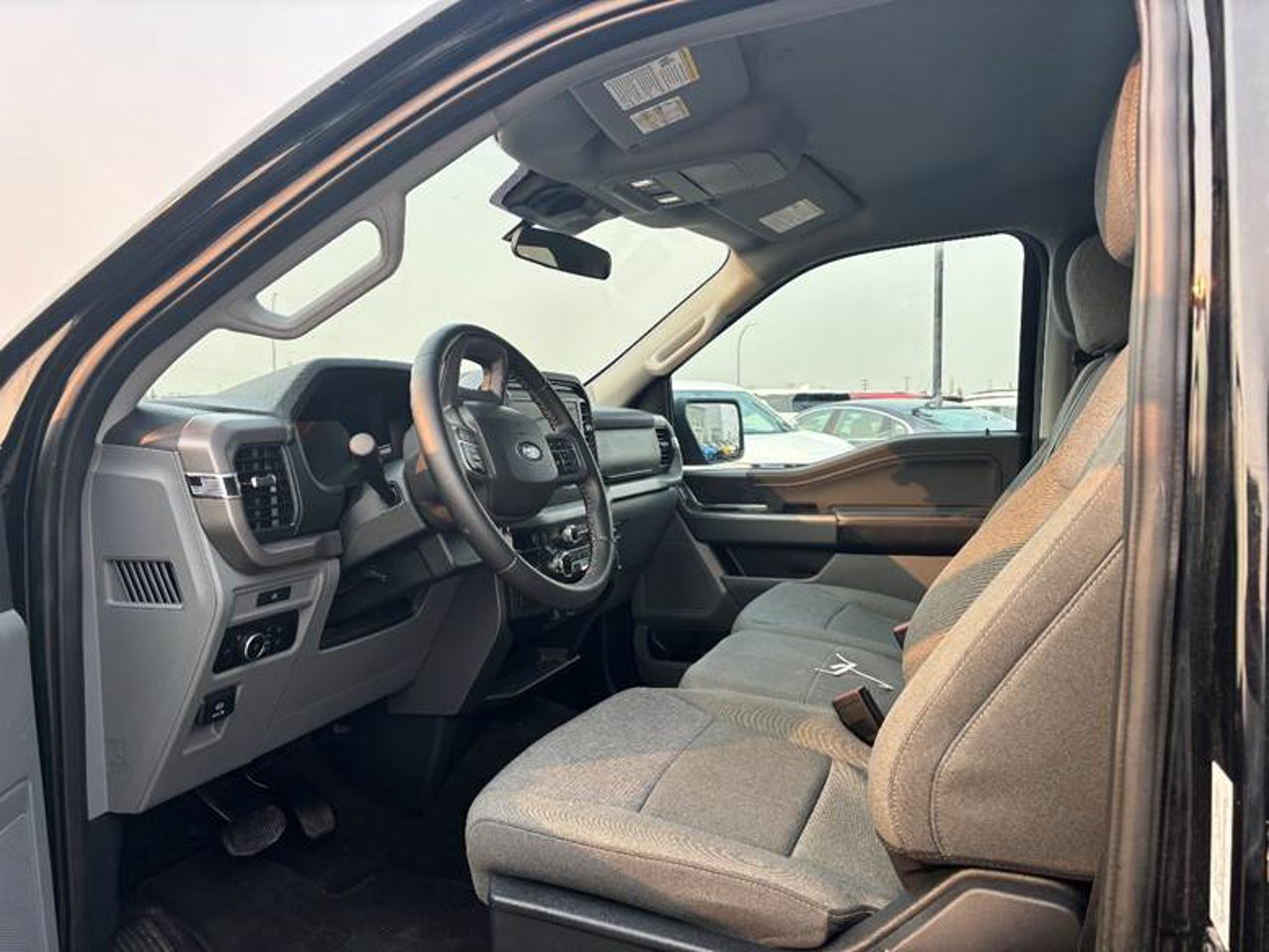2025 Ford F-150 XLT 4WD SuperCrew 5.5' Box Black Sherwood Park - photo #5