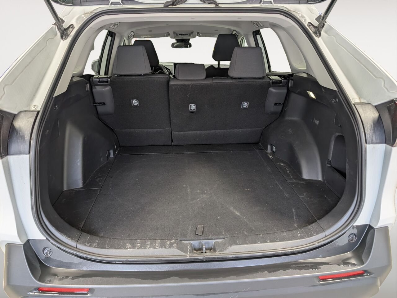 Toyota RAV4 LE/SIÈGES CHAUFFANTS/CAMÉRA DE RECUL/BLUETOOTH/AC/ 2025 Blanc Sherbrooke - photo #21