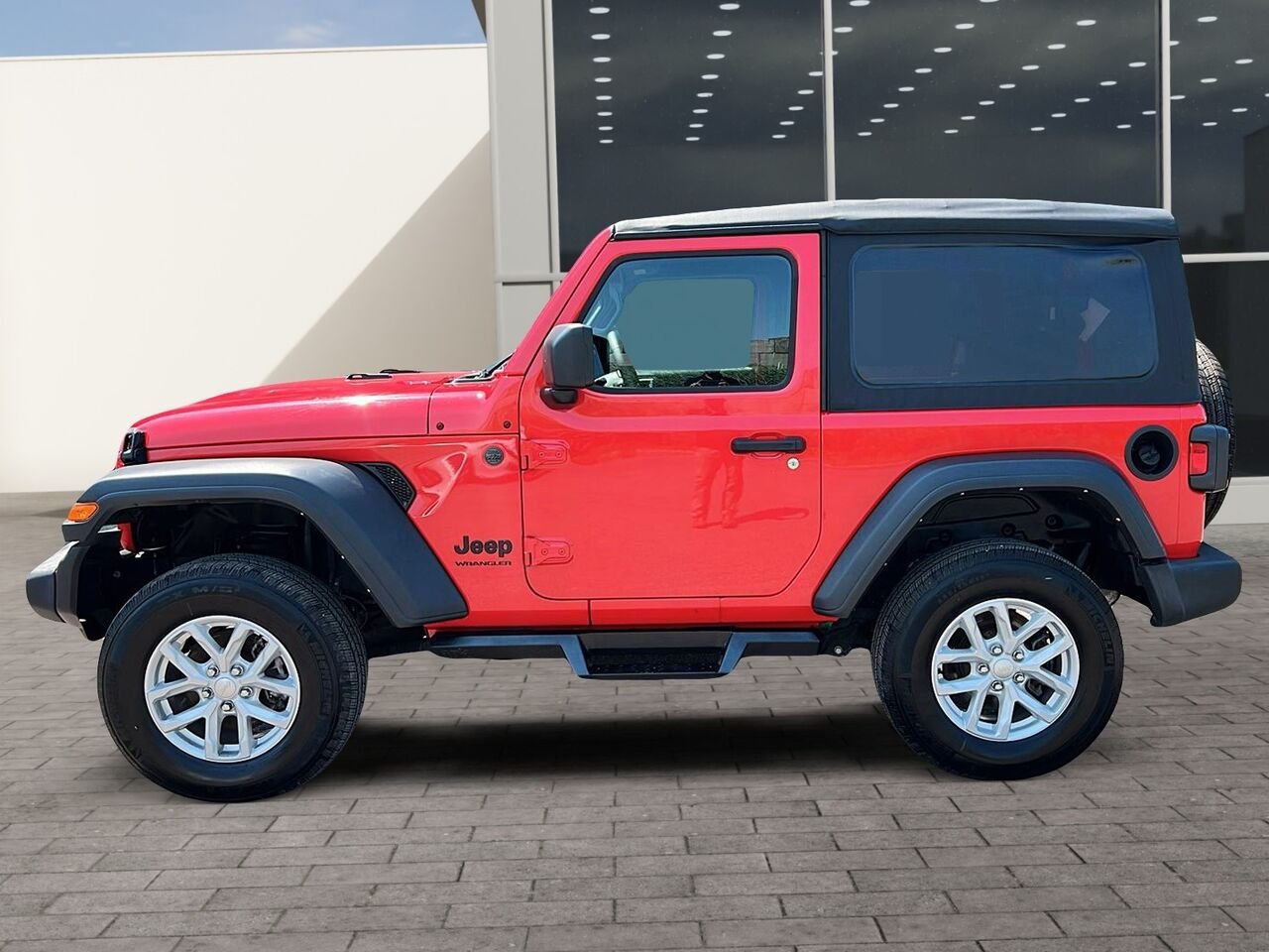 2023 Jeep Wrangler SPORT Red Québec - photo #4