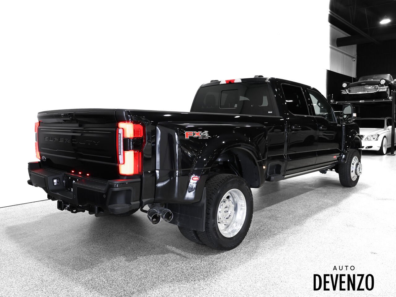 2026 Ford Super Duty F-450 DRW Black Saint-Eustache - photo #2
