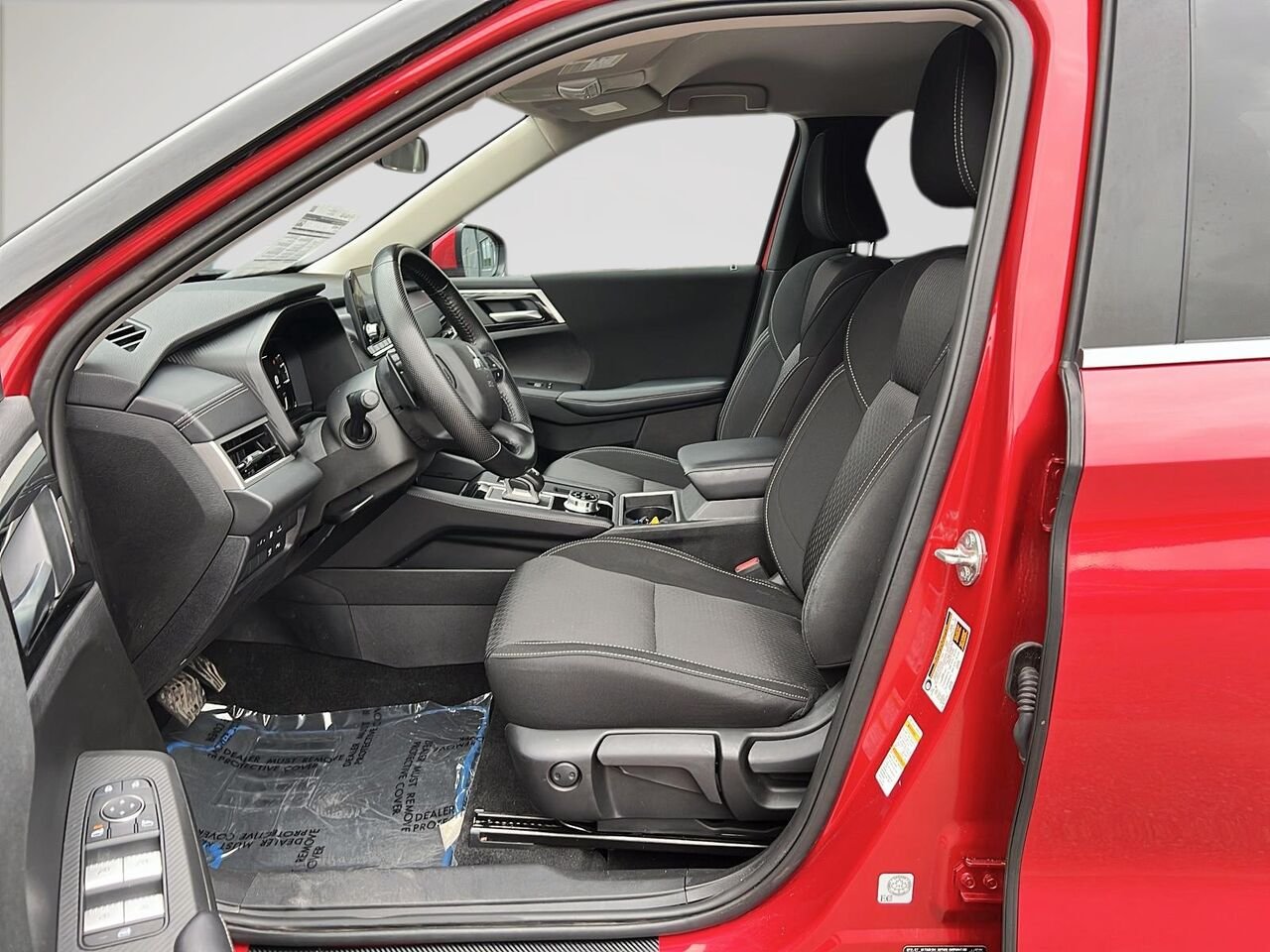 2024 Mitsubishi Outlander Plug-In Hybrid Red Québec - photo #8