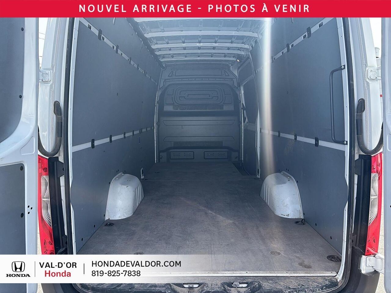 Mercedes-Benz Sprinter fourgonnette utilitaire 2500 4 cyl. en ligne diesel toit surélevé 170 po 2025 Blanc Val-d'Or - photo #3