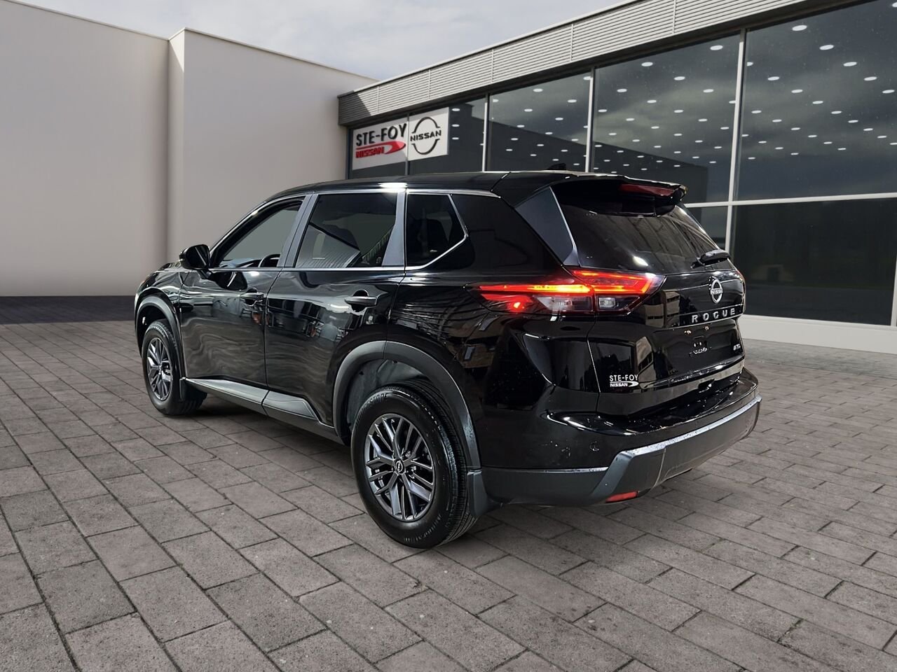 2024 Nissan ROGUE S TRACTION INTEGRALE Black Québec - photo #3
