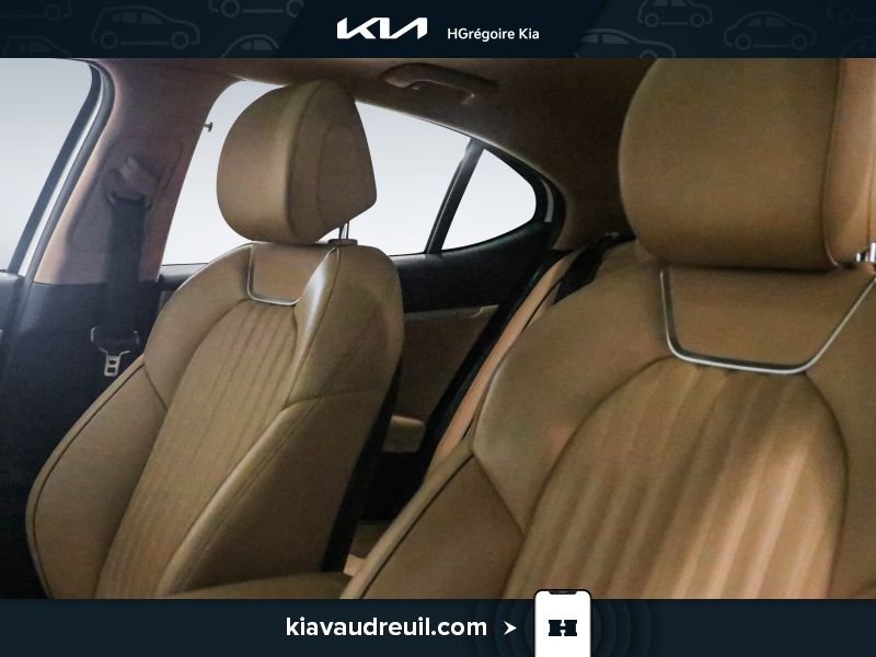 2022 Genesis G70 White Laval - photo #11