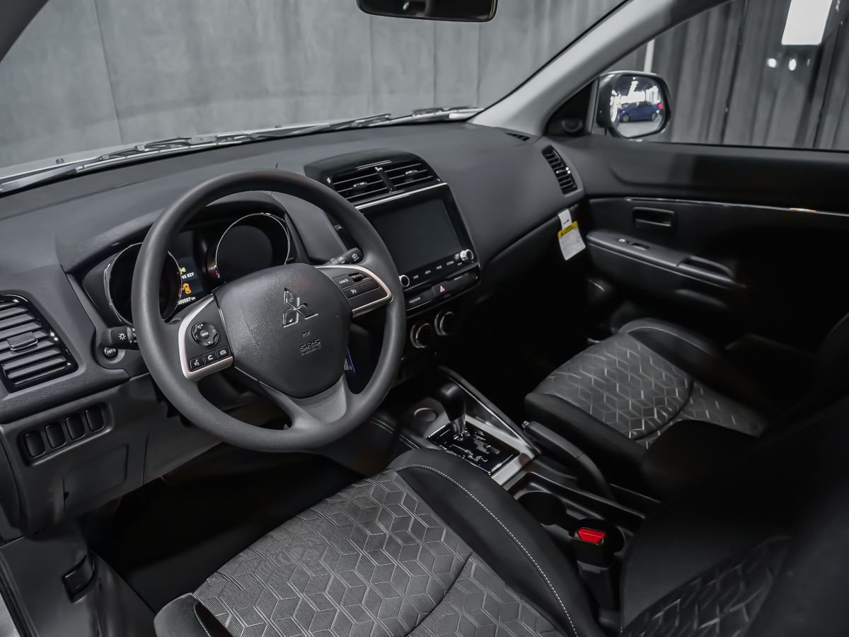 Mitsubishi RVR ES 2026 Noir Labrador Montréal - photo #10
