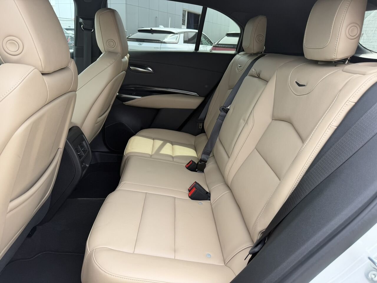 2024 Cadillac XT4 LURURY AWD FINANCEMENT À PARTIR DE 3.99% White Laval - photo #16