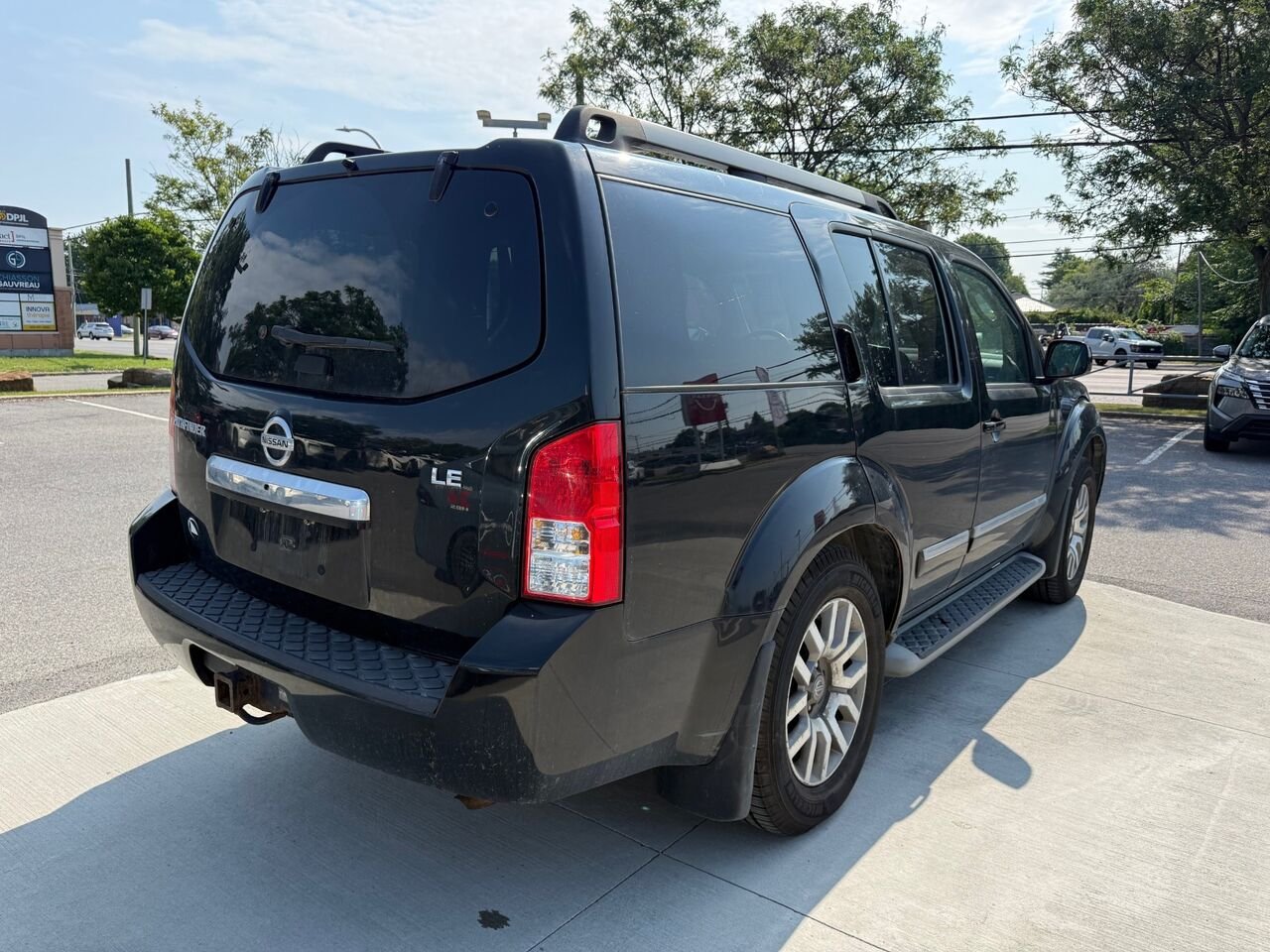 2010 Nissan Pathfinder Black Châteauguay - photo #4