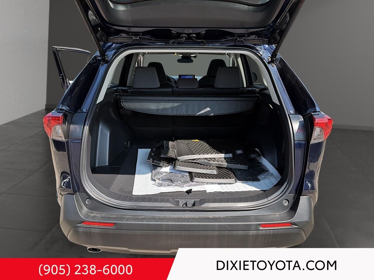 2025 Toyota RAV4 XLE AWD / CLEAN CARFAX / HEATED SEATS / MOONROOF / ALLOY WHEELS / CARPLAY AND ANDROID AUTO Blue Mississauga - photo #20