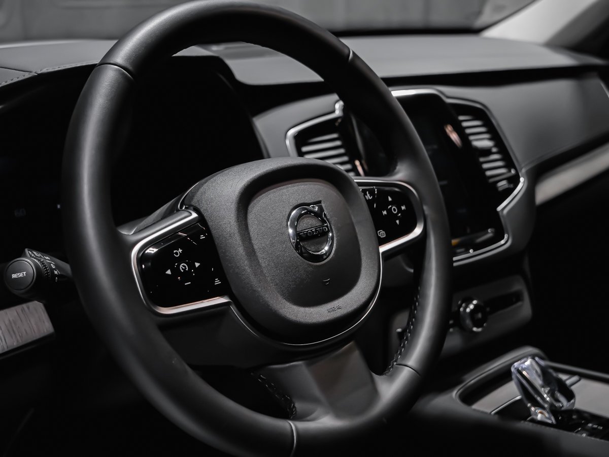 2025 Volvo XC90 Plug-In Hybrid T8 ULTRA BRIGHT Black Montreal - photo #7