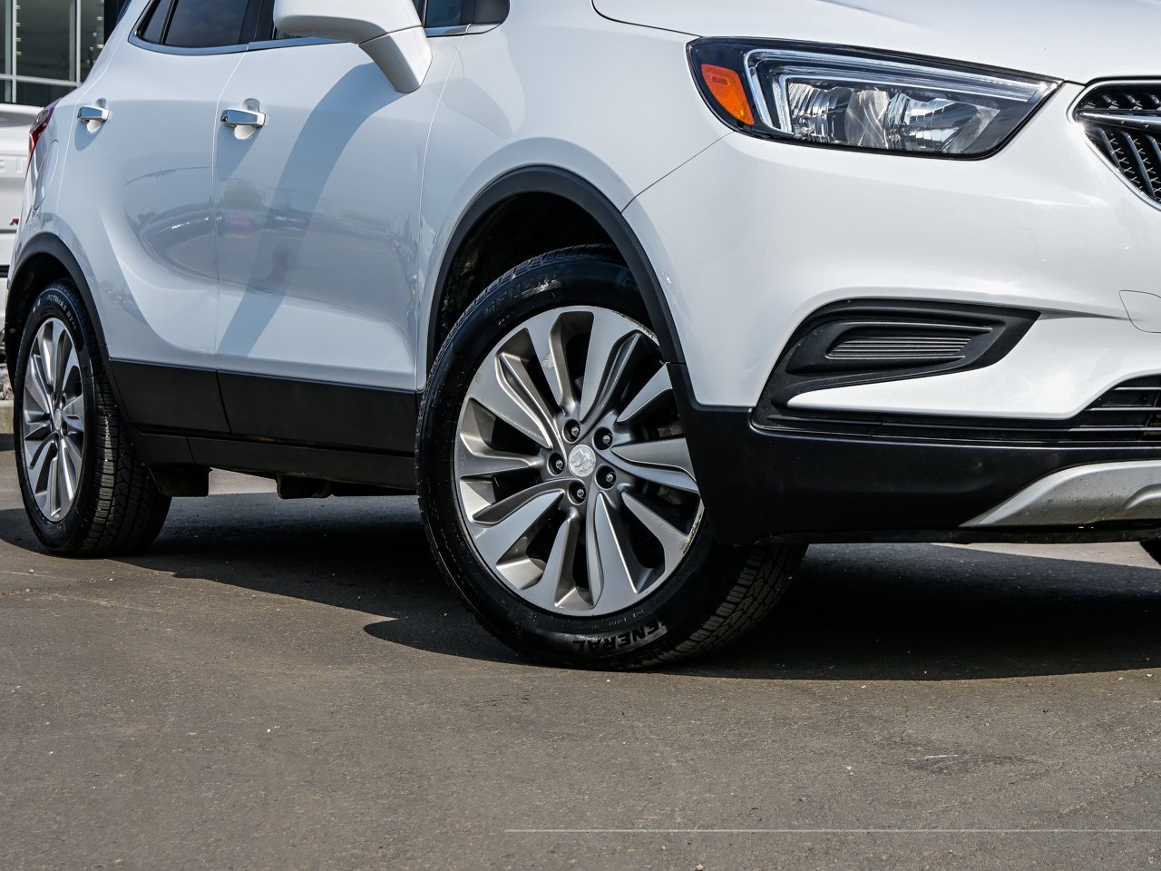 2020 Buick Encore AWD 4dr Preferred White Sherwood Park - photo #5