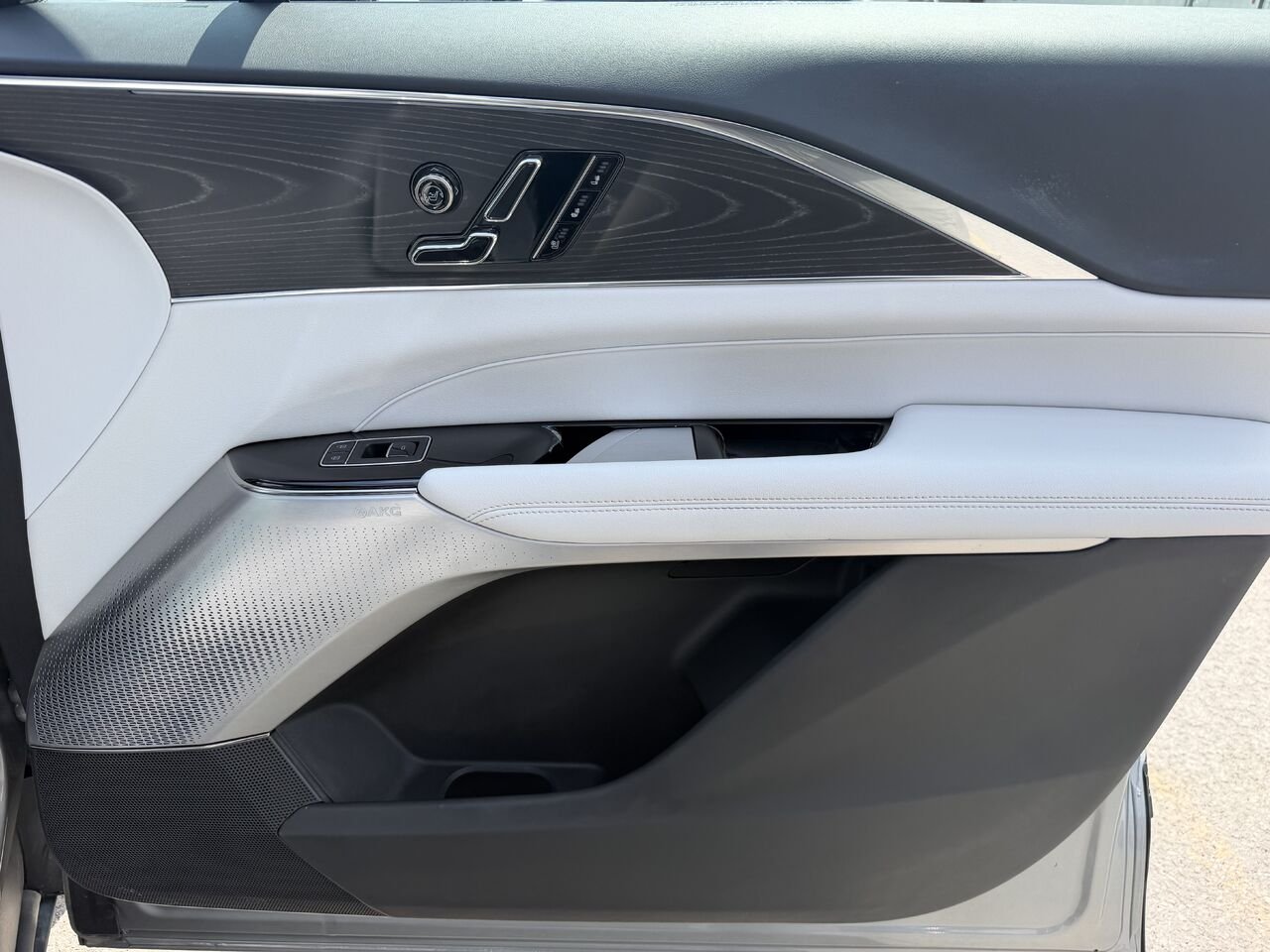 Cadillac LYRIQ LUXURY AWD FINANCEMENT À PARTIR DE 0.99% 2024 Argent Laval - photo #19