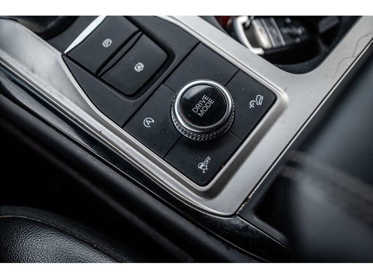2022 Ford Explorer Red Sainte-Julienne - photo #30