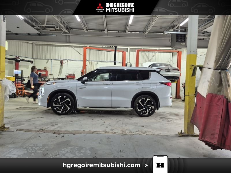 2023 Mitsubishi Outlander Plug-In Hybrid White Blainville - photo #4