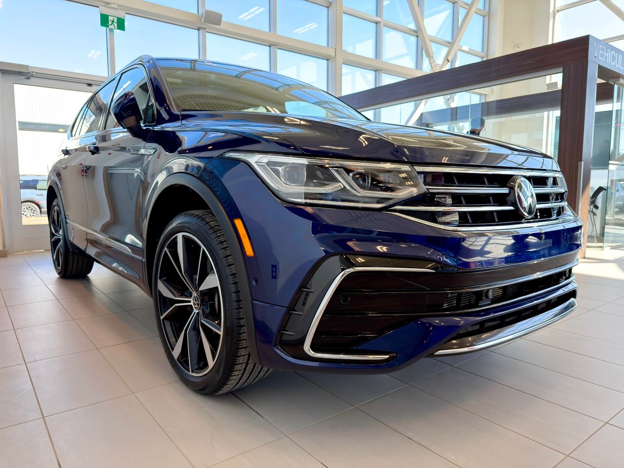 2024 Volkswagen Tiguan Blue Notre-Dame-des-Prairies - photo #8