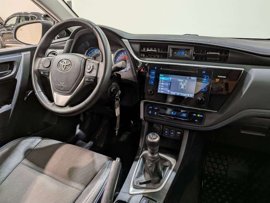 2017 Toyota Corolla 4dr Sdn CVT CE White Val-David - photo #18