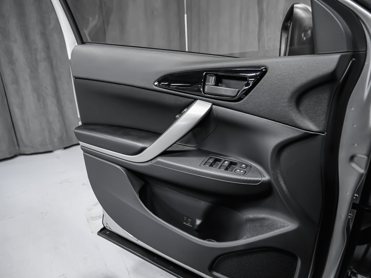2026 Mitsubishi Eclipse Cross ES Titanium Grey Metallic Montreal - photo #16
