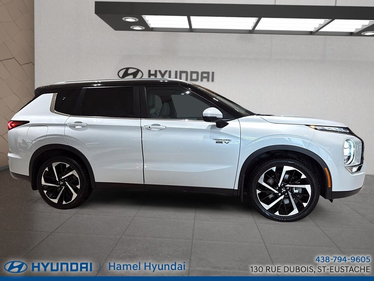 2023 Mitsubishi Outlander Plug-In Hybrid White Saint-Eustache - photo #1