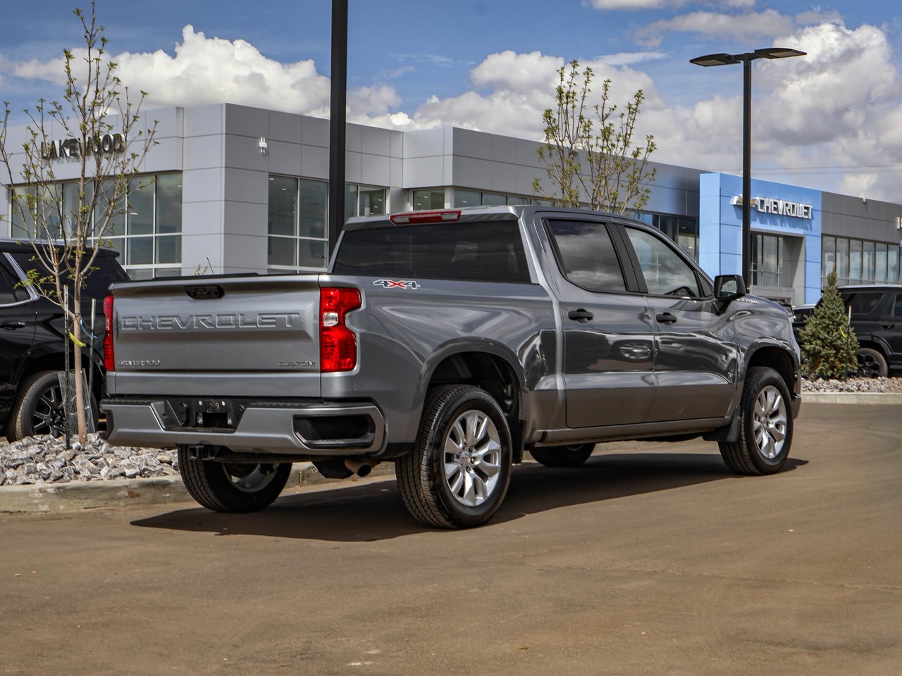 2024 Chevrolet Silverado 1500 4WD Crew Cab 147 Custom Grey Sherwood Park - photo #7