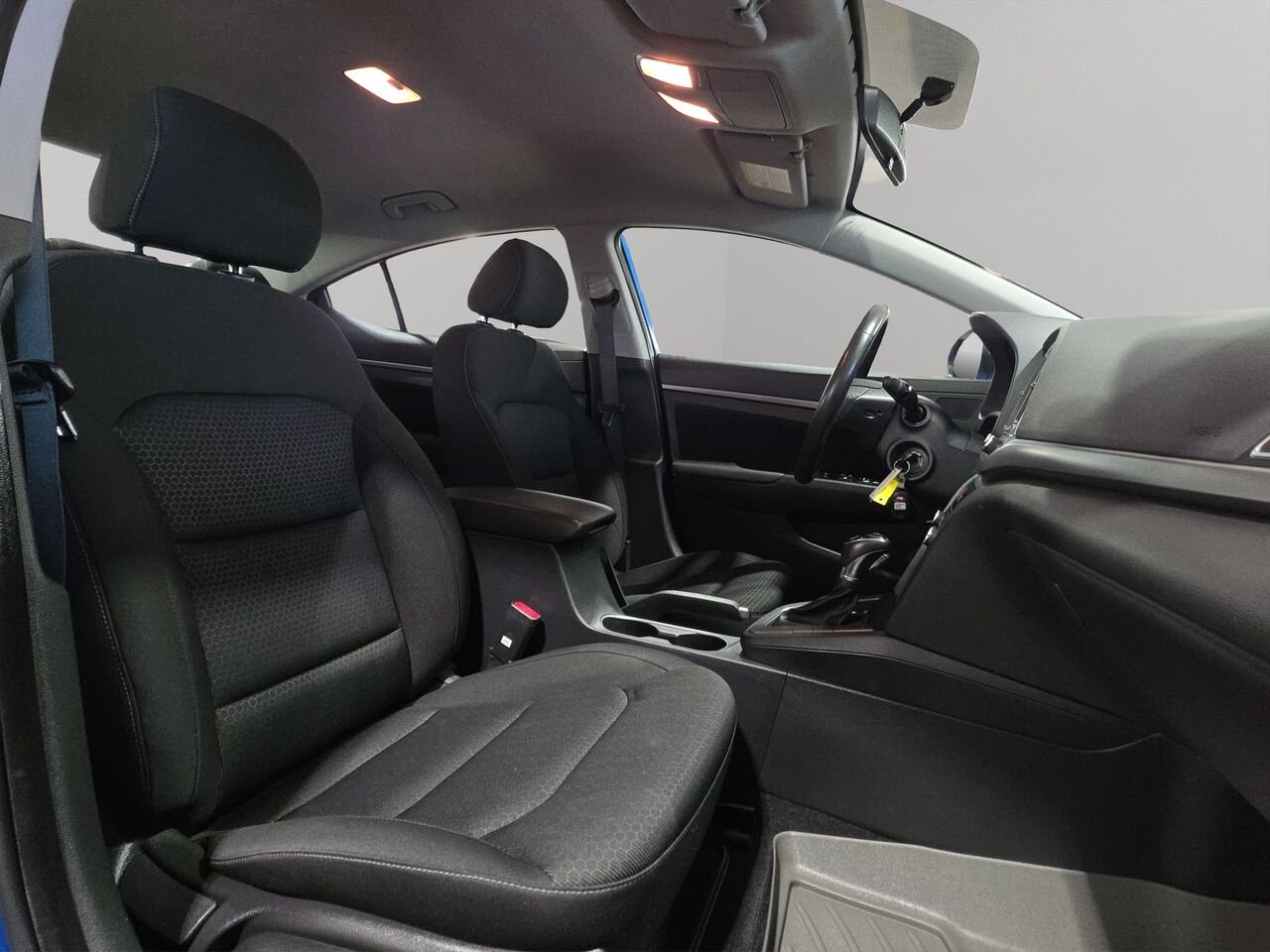 Hyundai Elantra Berline 4 portes, boîte automatique, GL, volant chauffant, caméra de recul 2017 Bleu Val-David - photo #16