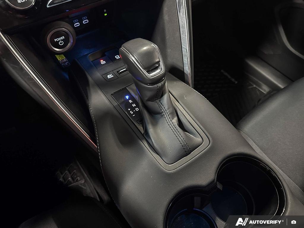 2023 Toyota Venza 2602013A | LE White Edmonton - photo #17
