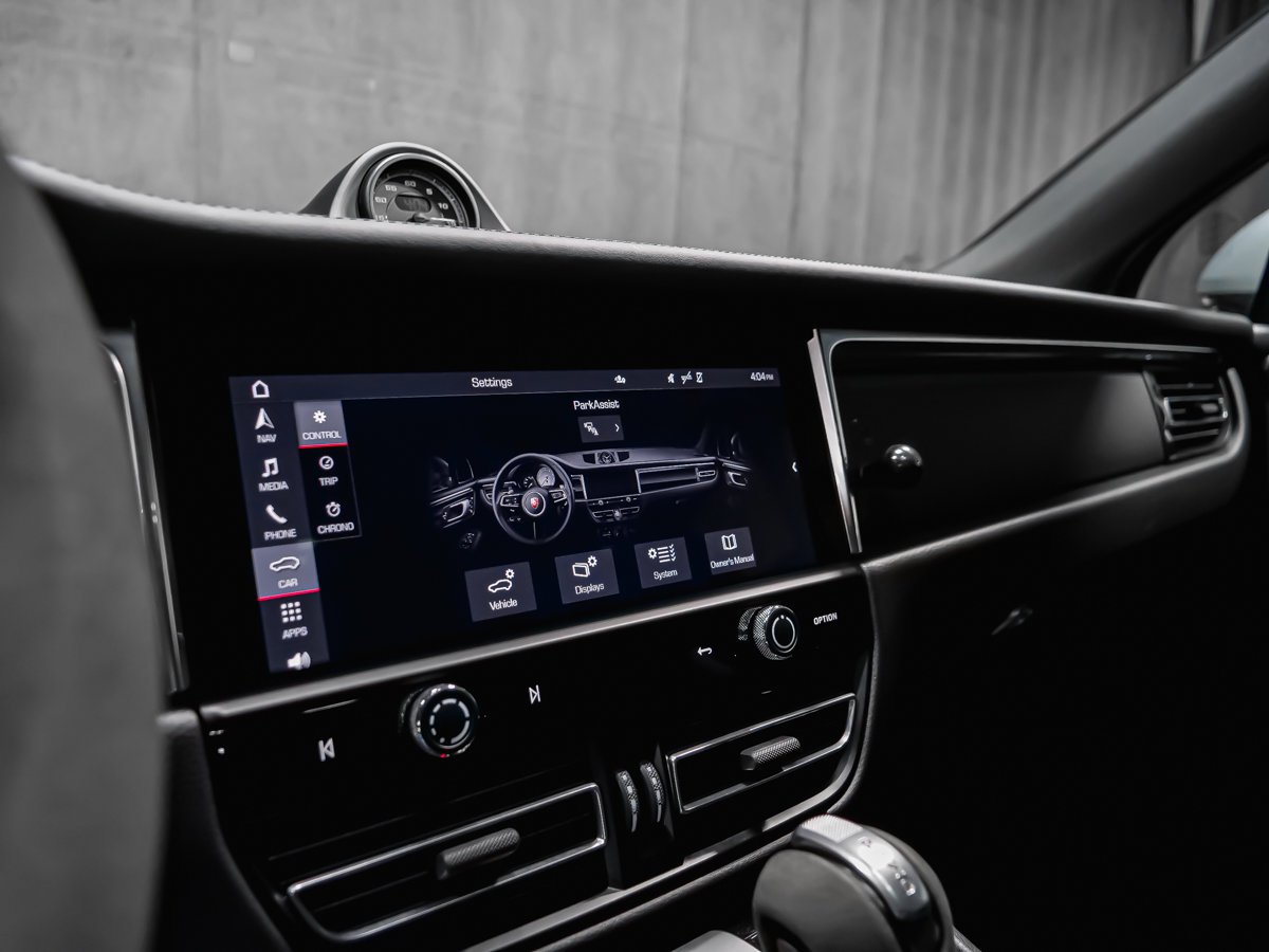 2025 Porsche Macan T Black Montreal - photo #20