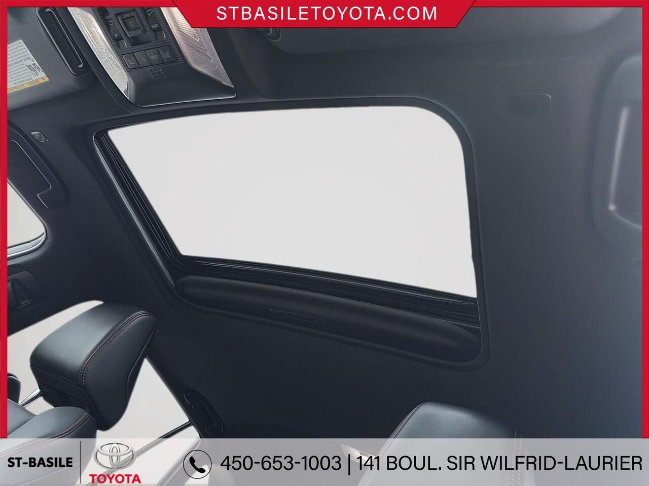 Toyota RAV4 PRIME 2023 Ciel argent métallisé avec toit noir Saint-Basile-le-Grand - photo #18