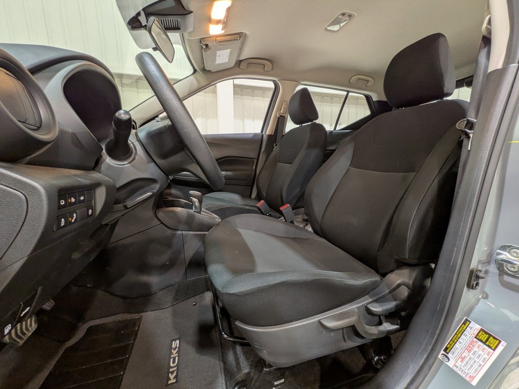 2024 Nissan Kicks S FWD Grey Val-David - photo #1