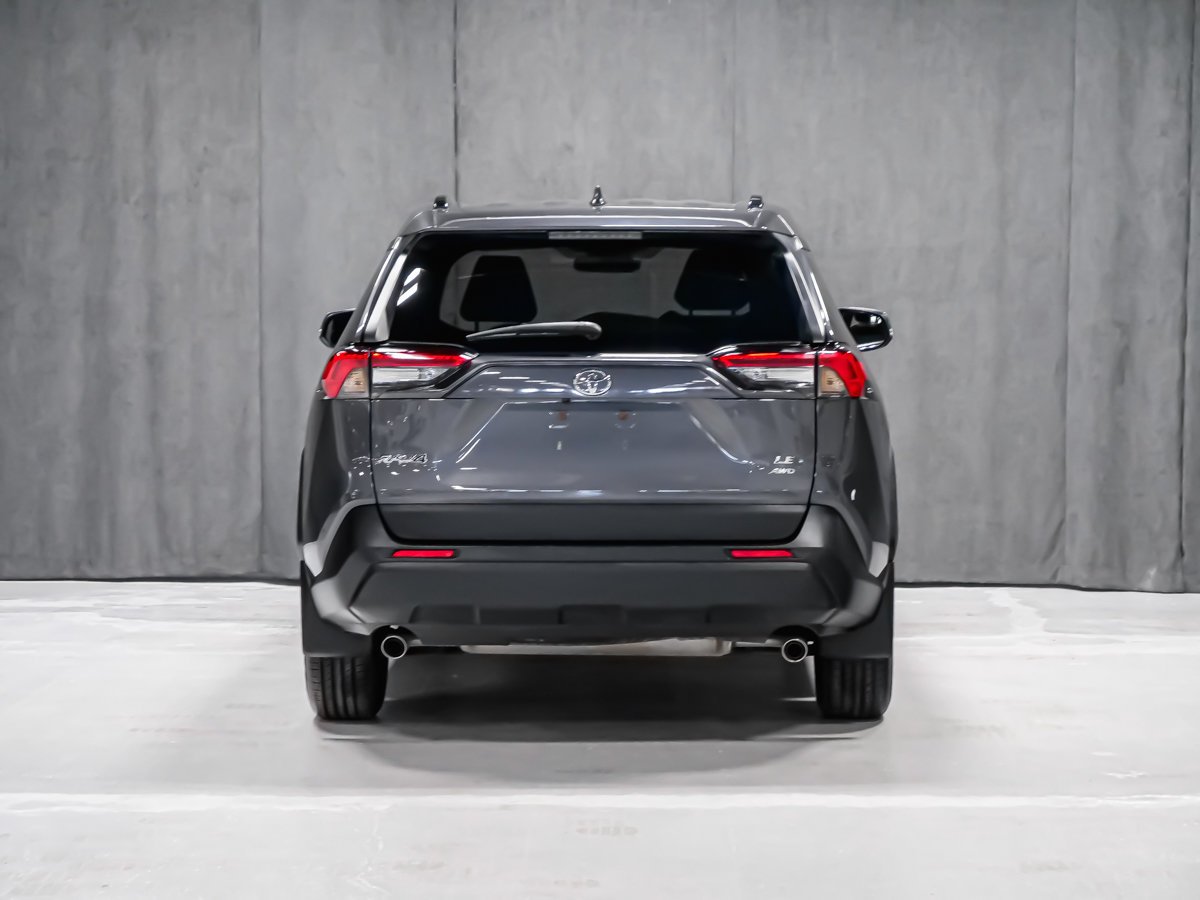 Toyota RAV4 LE 2021 Gris Montréal - photo #4