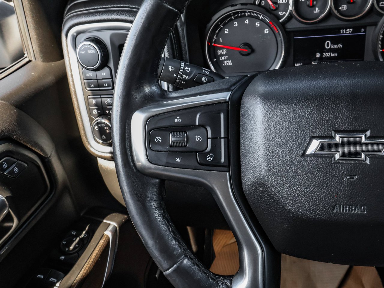 2020 Chevrolet Silverado 1500 4WD Crew Cab 147 RST White Sherwood Park - photo #22