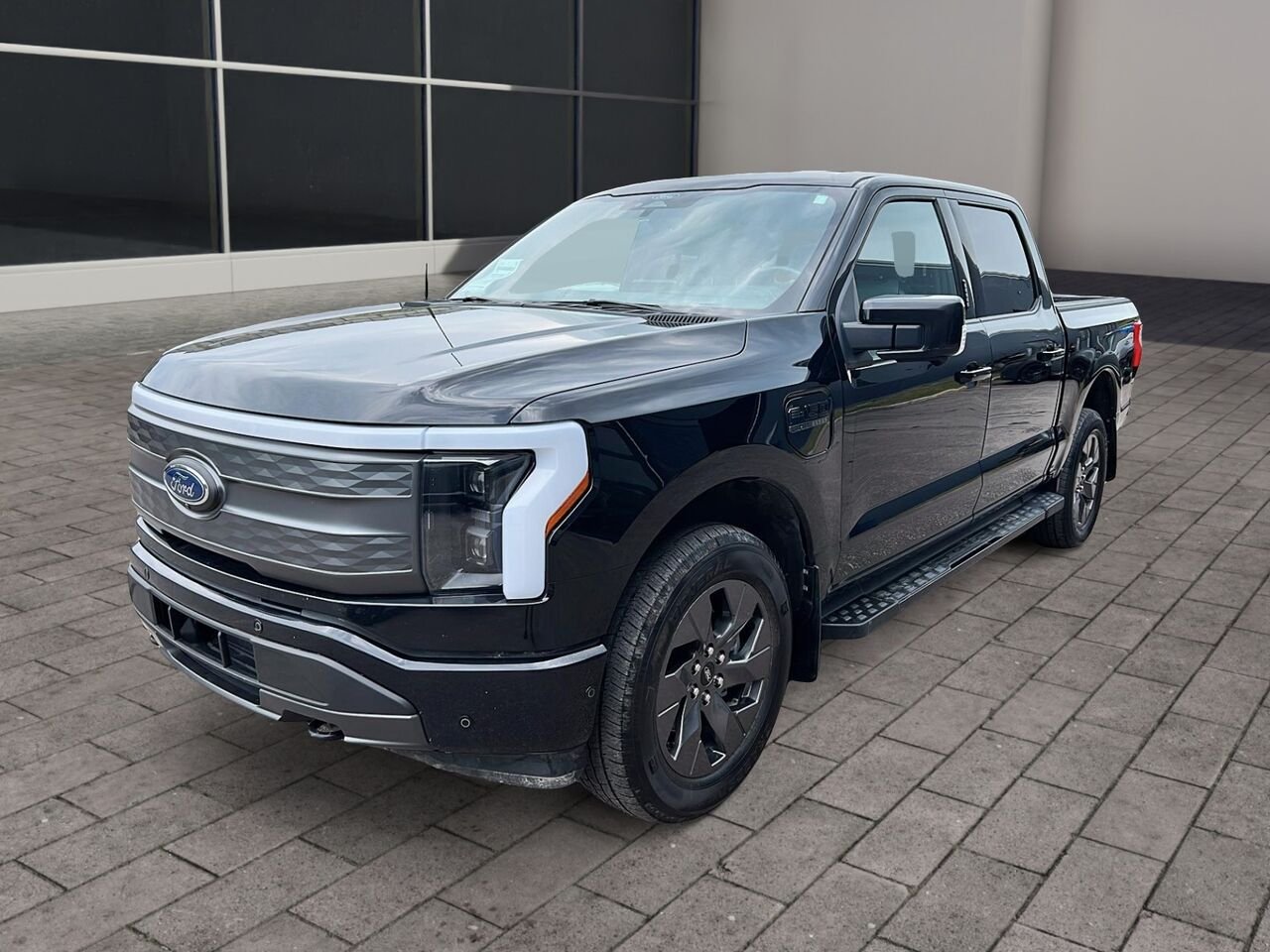 Ford F-150 Lightning LARIAT SuperCrew 4RM LONG RANGE 2022 Noir Québec - photo #0