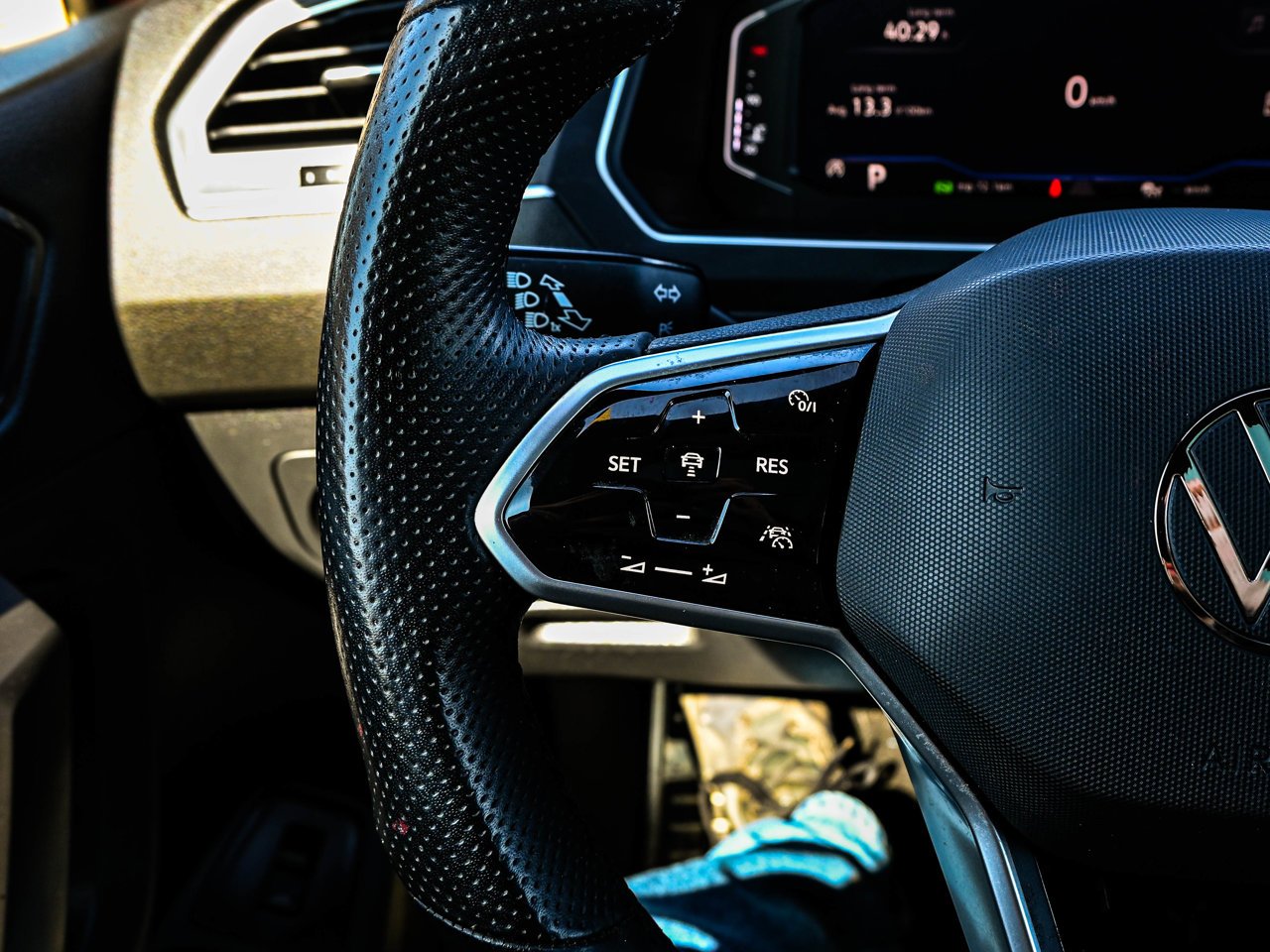2024 Volkswagen Tiguan Comfortline R-Line Black Edition 4MOTION Red Sherwood Park - photo #20
