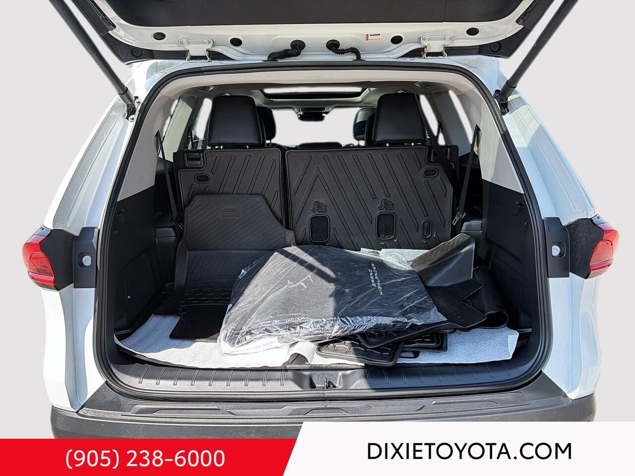 2024 Toyota Grand Highlander LIMITED AWD / CLEAN CARFAX / HEATED AND VENTILATED SEATS / ALLOY WHEELS / MOONROOF / CARPLAY AND ANDROID AUTO White Mississauga - photo #23