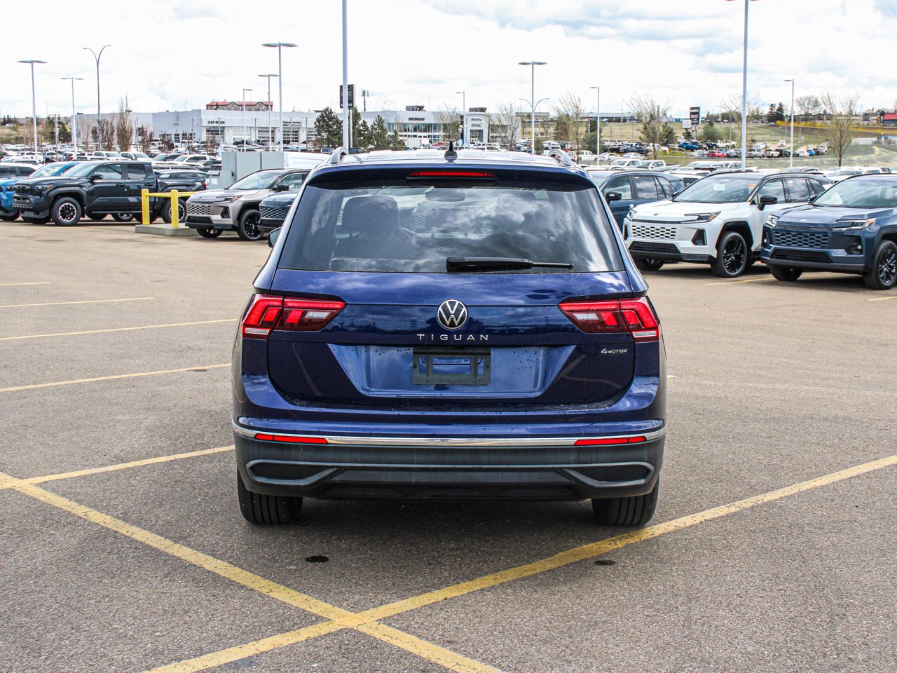2024 Volkswagen Tiguan Comfortline 4MOTION Blue Sherwood Park - photo #6