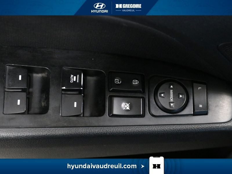2019 Hyundai Elantra Grey Blainville - photo #16