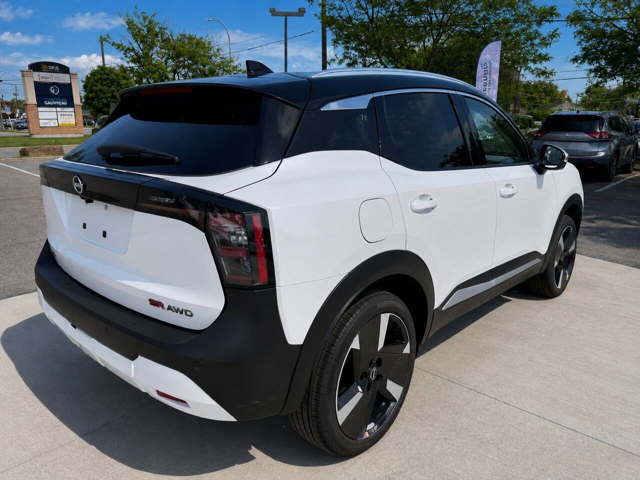 NISSAN Kicks KICKS SR PRIVIL GE 2026 Blanc d'Aspen triple couche/Noir intense Châteauguay - photo #4