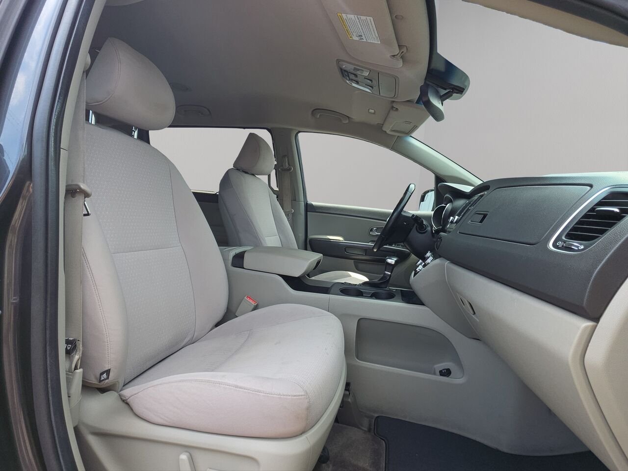 Kia Sedona LX TA, 8 passagers, volant chauffant, commande audio au volant, Apple carplay 2018 Gris Val-David - photo #16