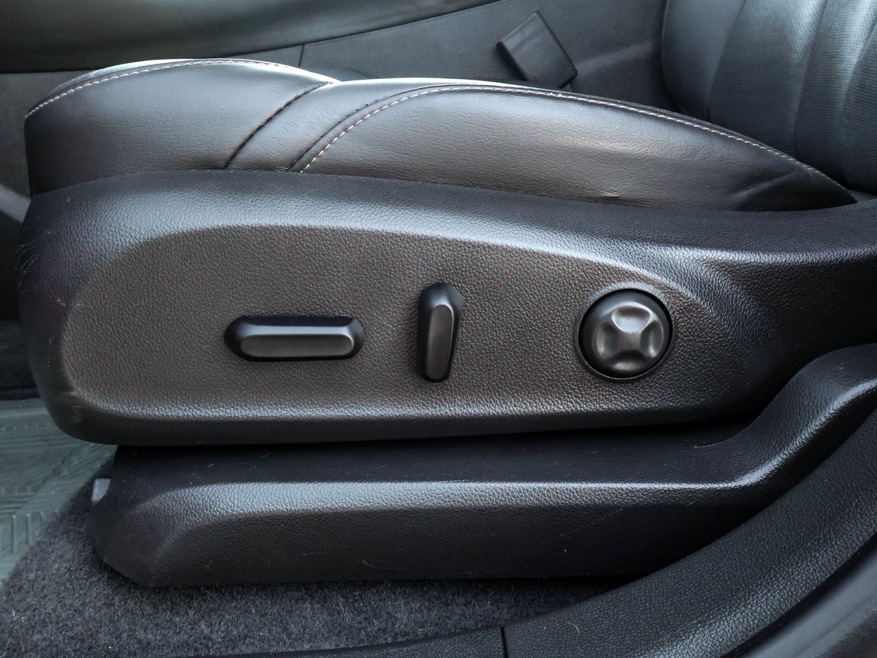 2017 Buick Envision AWD 4dr Premium I Red Sherwood Park - photo #21