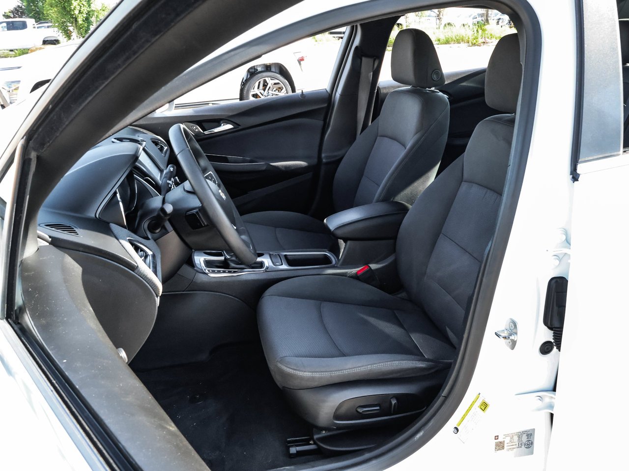 2018 Chevrolet Cruze 4dr Sdn 1.4L LT w/1SD White Sherwood Park - photo #13