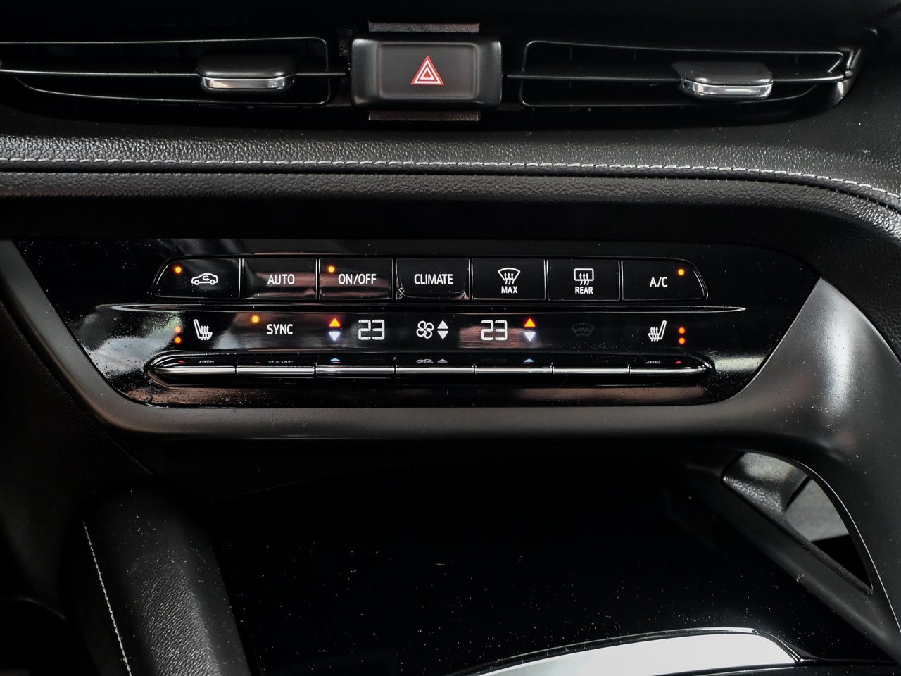 2023 Buick Envision AWD 4dr Essence White Sherwood Park - photo #29
