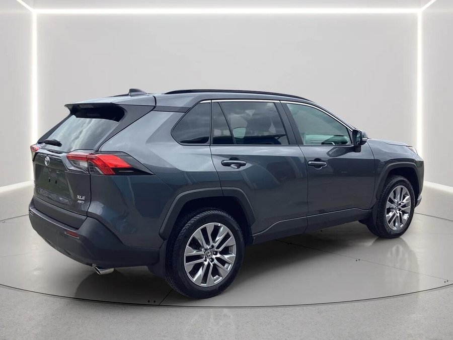 TOYOTA RAV4 XLE 2022 2022 Gris magnétique métallisé