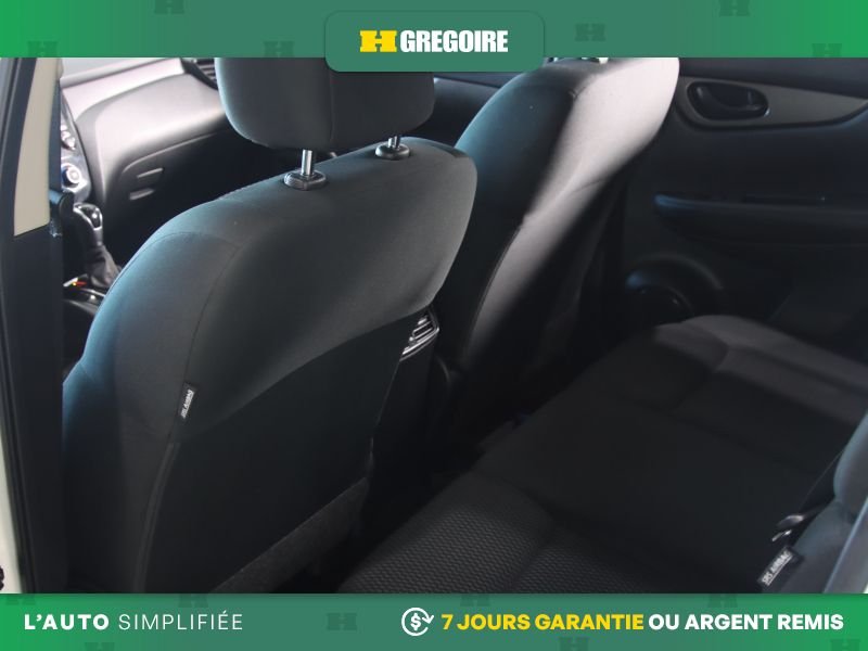 Nissan Qashqai 2023 Blanc Laval - photo #21