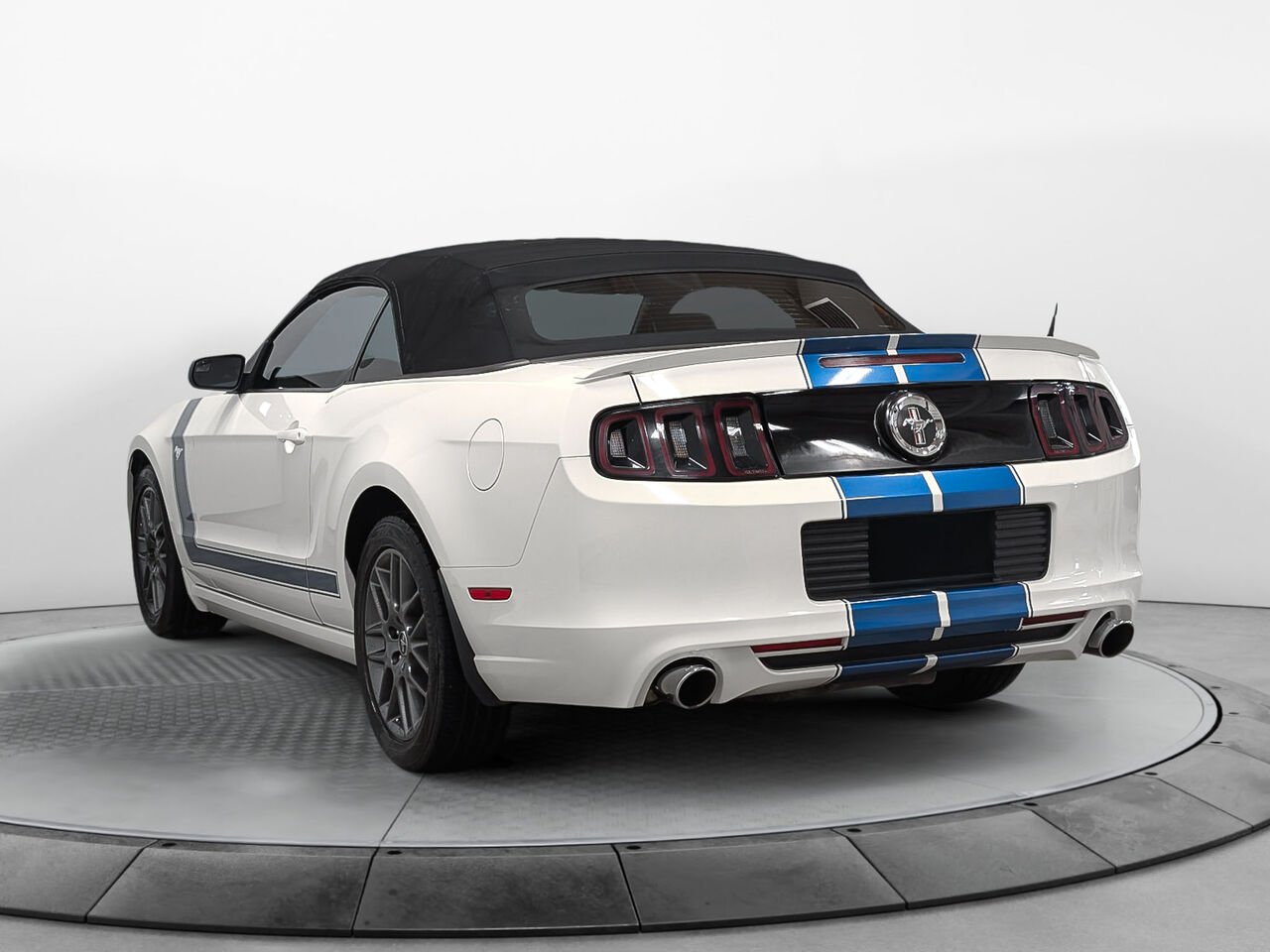 Ford MUSTANG Convertible V6 Premium Automatique 2013 Blanc Sherbrooke - photo #5