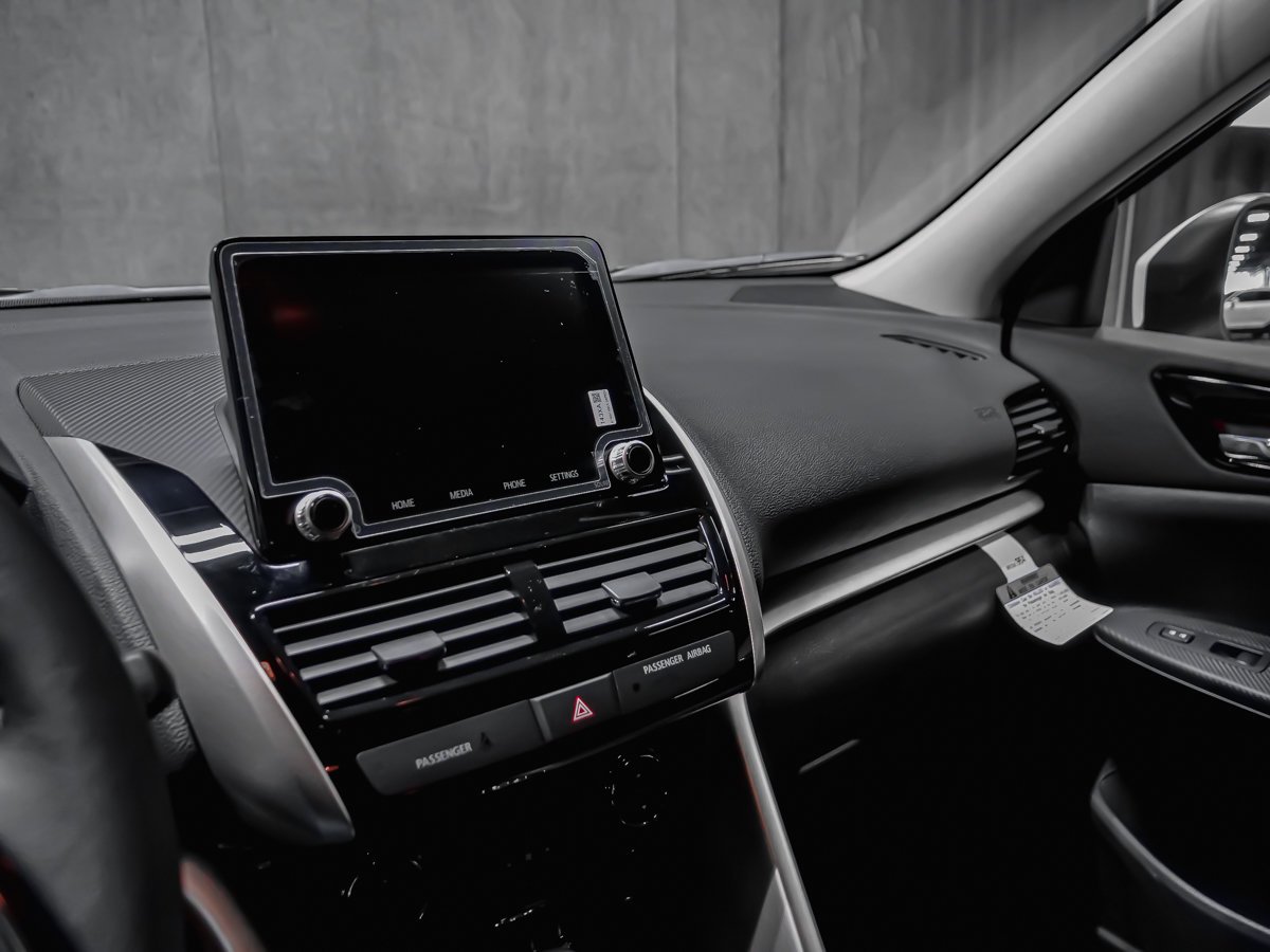 2026 Mitsubishi Eclipse Cross SE White Diamond Montreal - photo #15