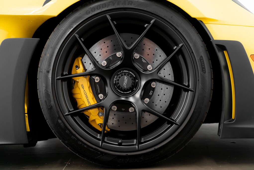 Porsche 911 GT3RS Weissach 2024 Jaune Kirkland - photo #11