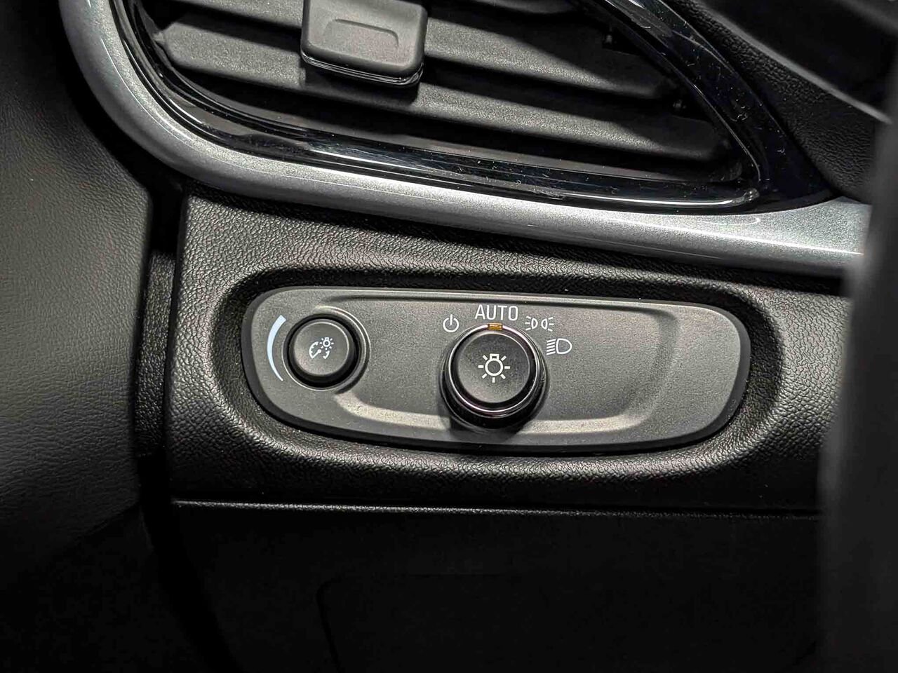 2019 CHEVROLET VOLT LT LT Cuir Bas Kilométrage Red Sherbrooke - photo #21