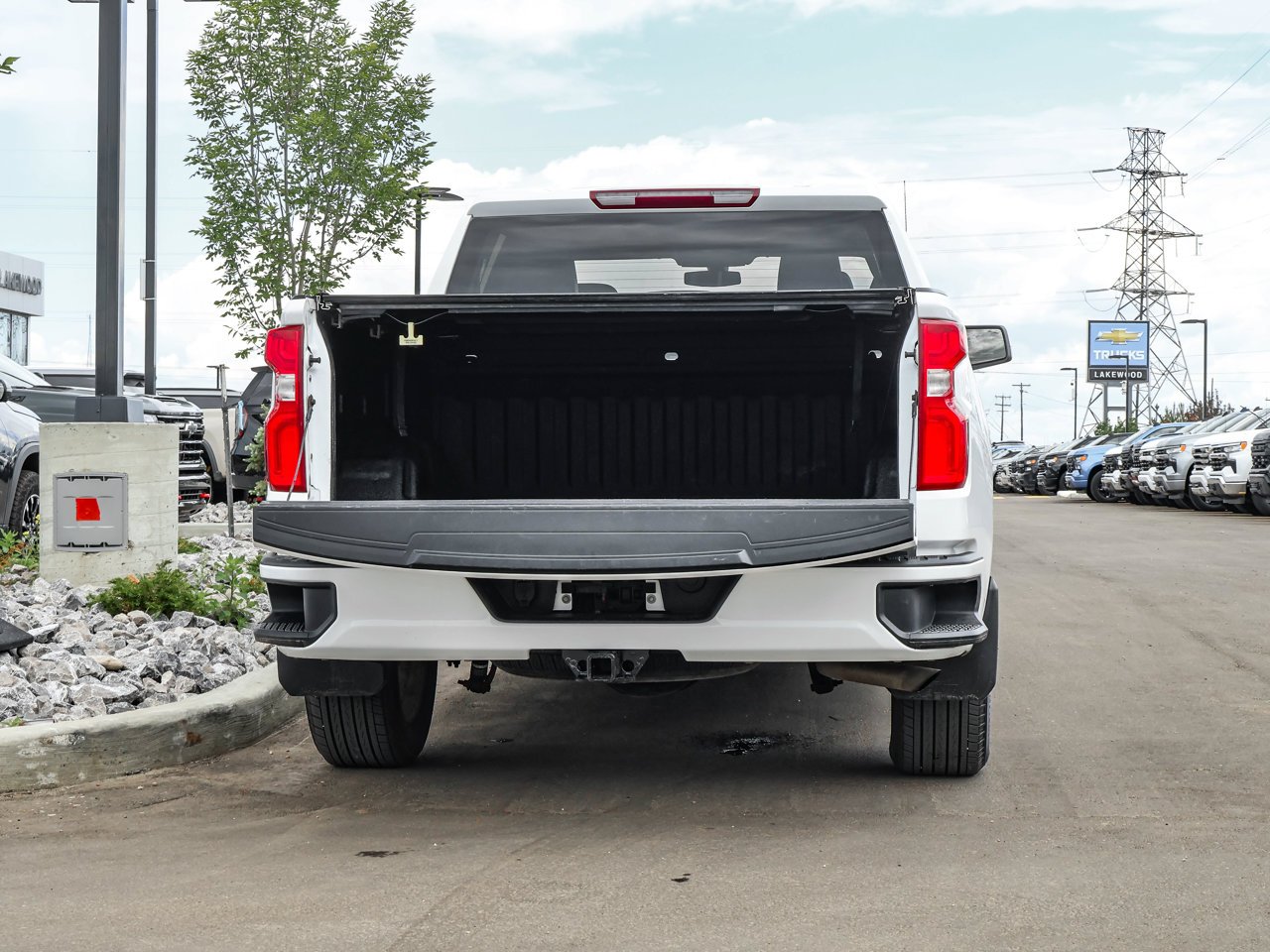 2019 Chevrolet Silverado 1500 4WD Crew Cab 147 RST White Sherwood Park - photo #8