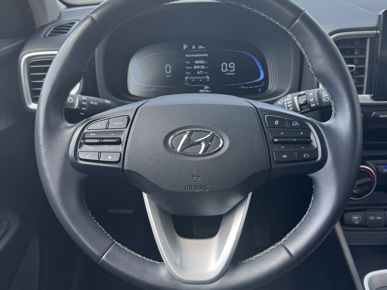 2024 Hyundai Venue Preferred White Granby - photo #14