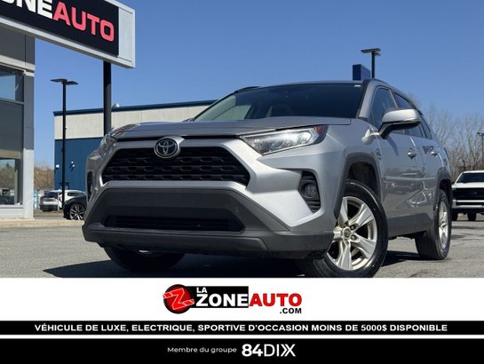 Toyota RAV4 XLE 2021 2021 Gris